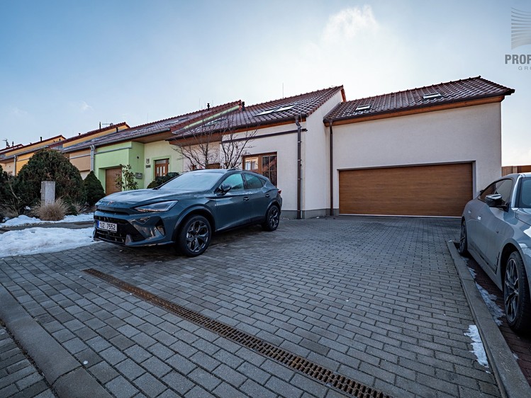 Prodej rodinného domu 162 m², pozemek 411 m² - foto 2