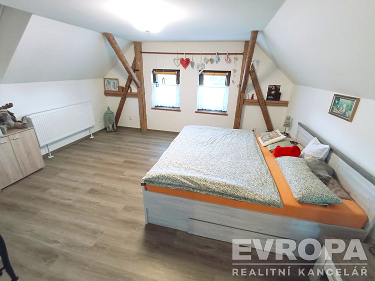 Prodej rodinného domu 180 m², pozemek 675 m² - foto 3