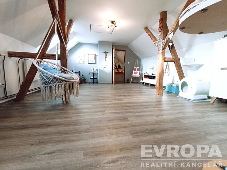 Prodej rodinného domu 180 m², pozemek 675 m² - foto 4