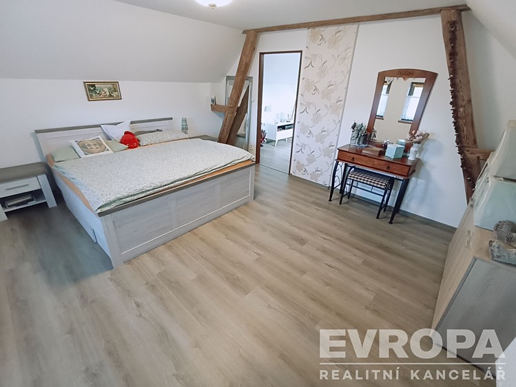 Prodej rodinného domu 180 m², pozemek 675 m² - foto 5