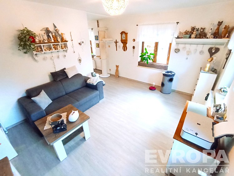 Prodej rodinného domu 180 m², pozemek 675 m² - foto 8