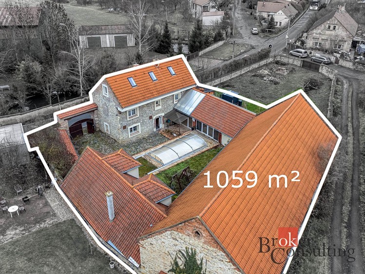 Prodej rodinného domu 579 m², pozemek 1 059 m² - foto 2