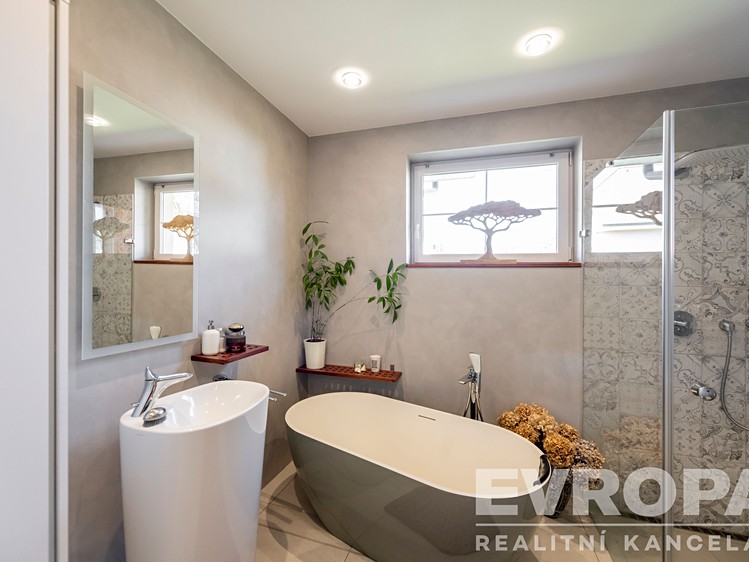 Prodej  rodinného domu 363 m², pozemek 972 m² - foto 3