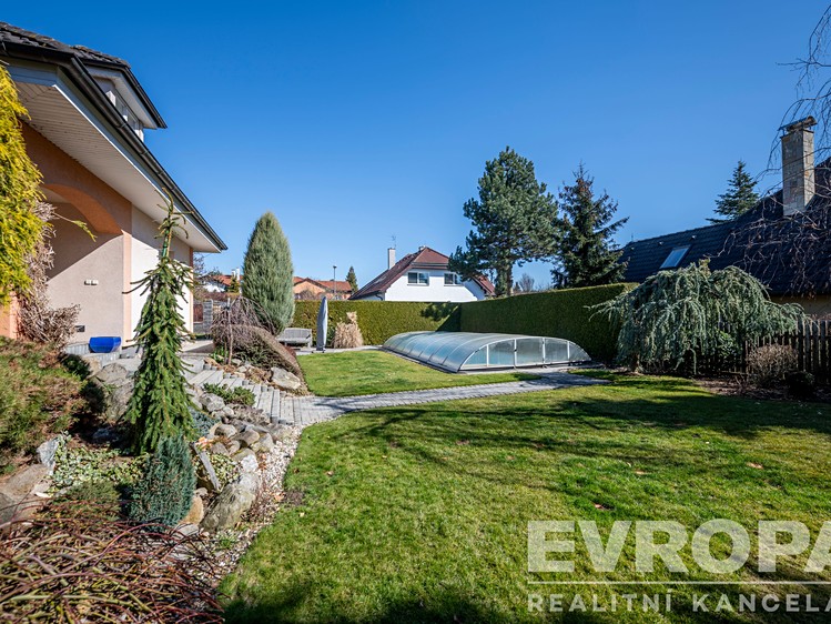 Prodej  rodinného domu 363 m², pozemek 972 m² - foto 5