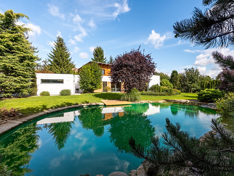 Prodej rodinného domu 374 m², pozemek 1 736 m² - foto 1