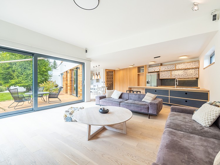 Prodej rodinného domu 374 m², pozemek 1 736 m² - foto 2