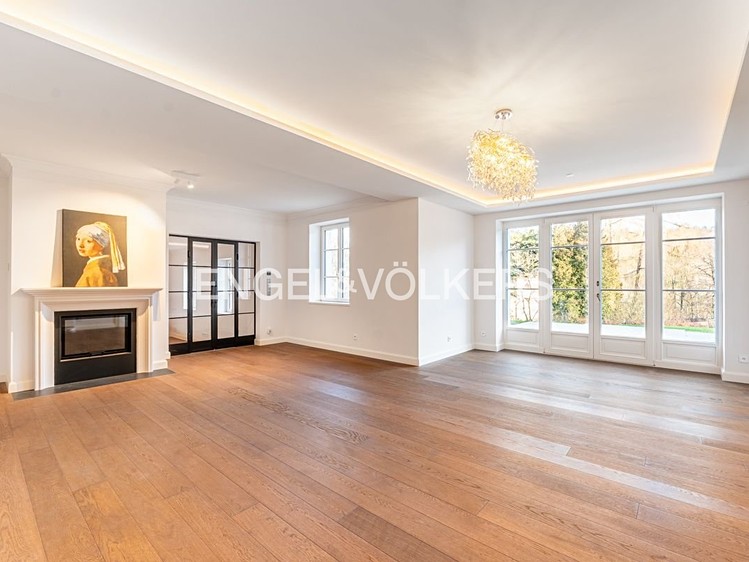 Pronájem vily 253 m², pozemek 2 005 m² - foto 1