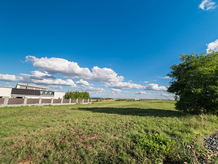 Prodej stavebního pozemku 657 m² - foto 1