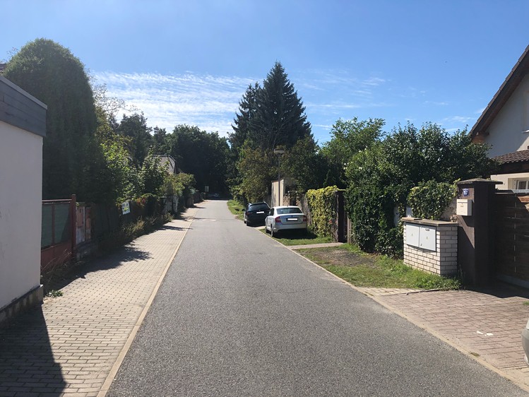 Prodej stavebního pozemku 685 m² - foto 4