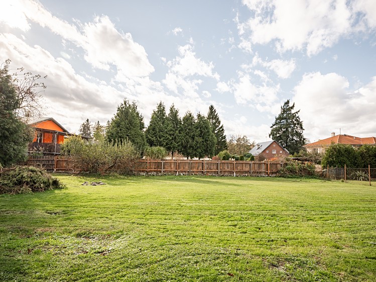 Prodej stavebního pozemku 661 m² - foto 1