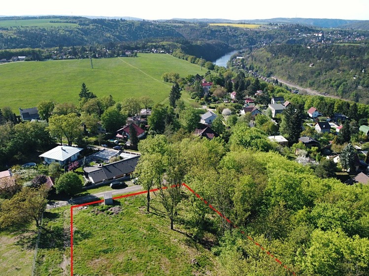 Prodej stavebního pozemku 921 m² - foto 1