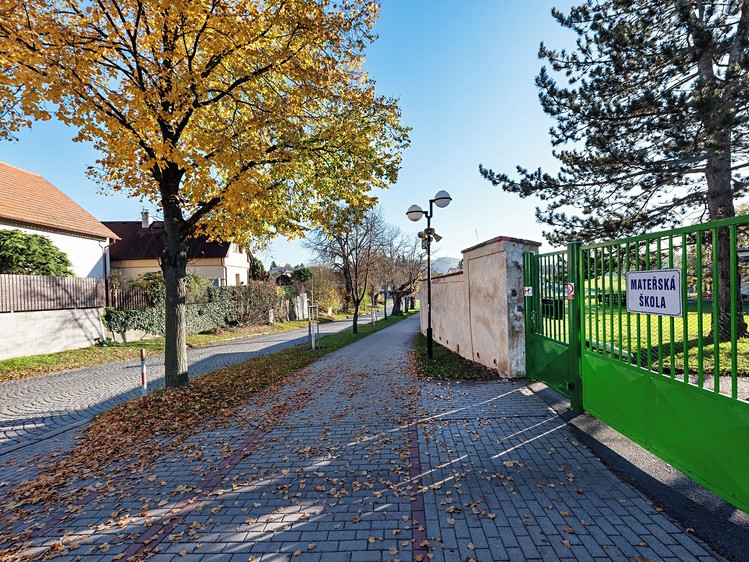 Prodej stavebního pozemku 921 m² - foto 7