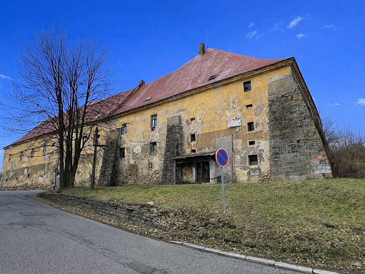 Prodej komerční nemovitosti 9 672 m² - foto 1