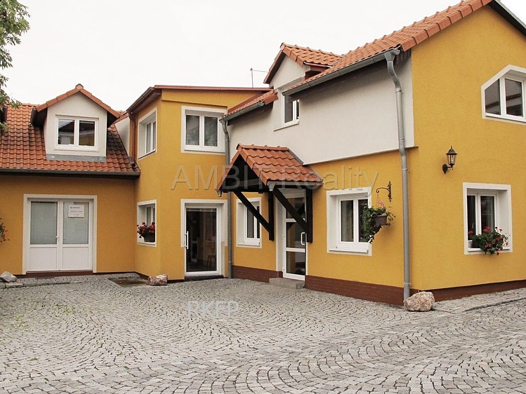 Pronájem kanceláře 53 m² - foto 1