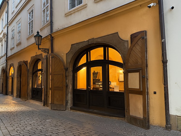 Pronájem obchodního prostoru 175 m² - foto 1