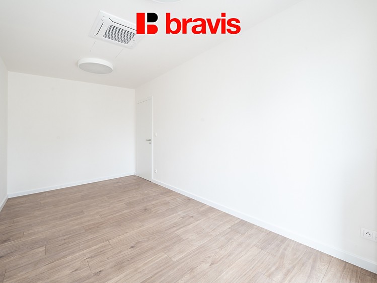 Pronájem kanceláře 66 m² - foto 4