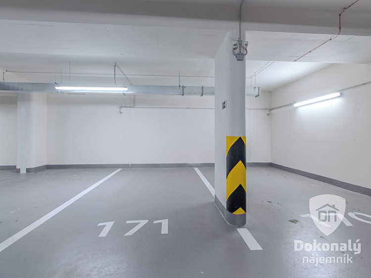 Pronájem garážového stání 15 m² - foto 2
