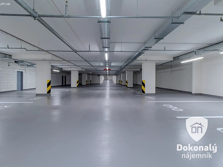 Pronájem garážového stání 15 m² - foto 3