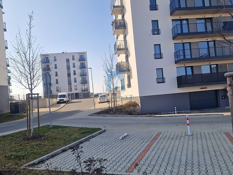 Pronájem garážového stání 12 m² - foto 4