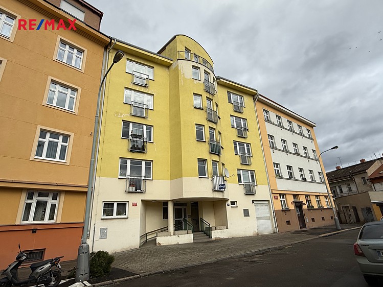 Pronájem garážového stání 15 m² - foto 3