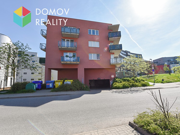 Pronájem garážového stání 12 m² - foto 1