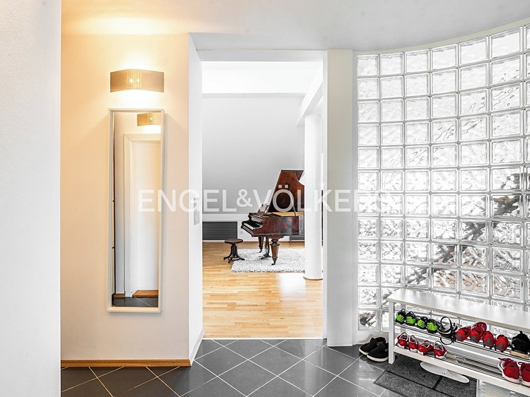 Pronájem bytu 6 pokojů a více 250 m² (Mezonet) - foto 3