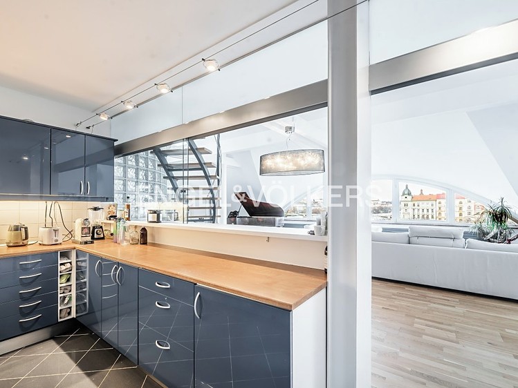 Pronájem bytu 6 pokojů a více 250 m² (Mezonet) - foto 5