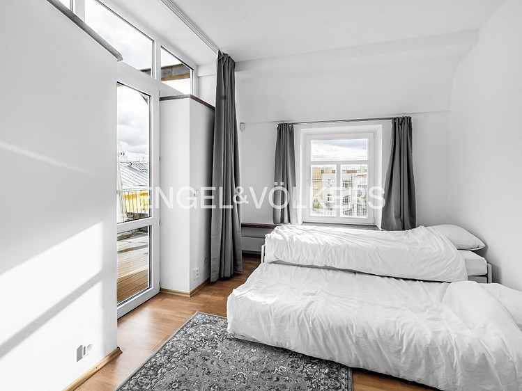 Pronájem bytu 6 pokojů a více 250 m² (Mezonet) - foto 8