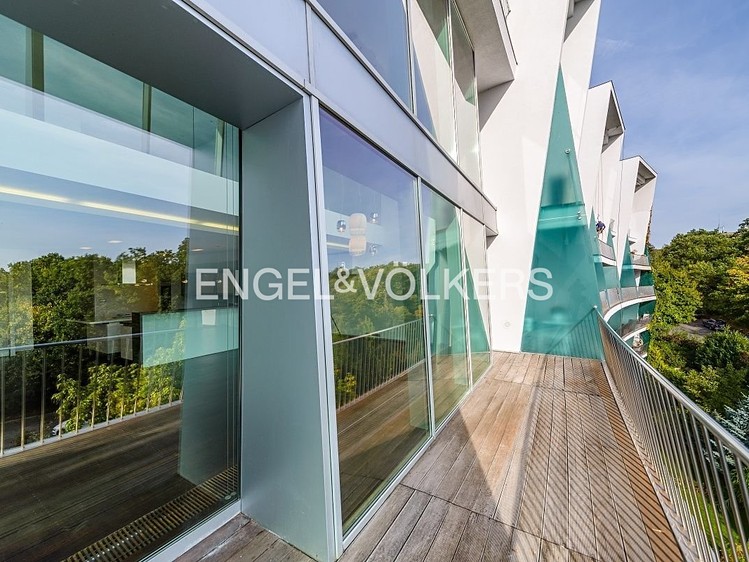 Pronájem bytu 6 pokojů a více 297 m² (Mezonet) - foto 3