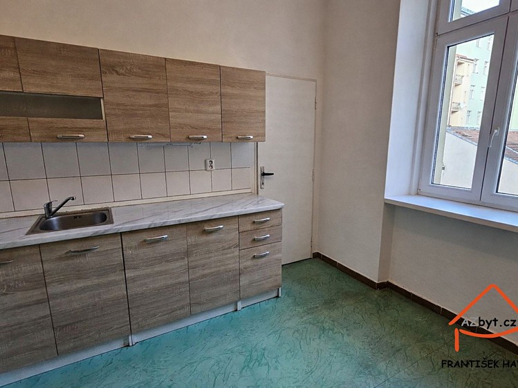 Pronájem bytu 1+1 52 m² - foto 1