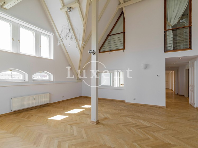 Pronájem bytu 5+1 286 m² (Mezonet) - foto 4