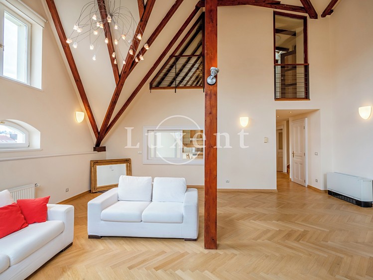 Pronájem bytu 5+1 286 m² (Mezonet) - foto 2