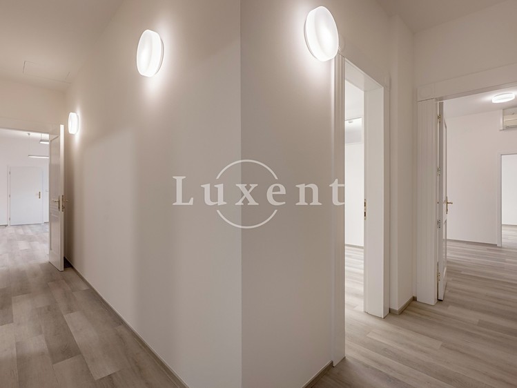 Pronájem bytu 4+kk 156 m² - foto 7