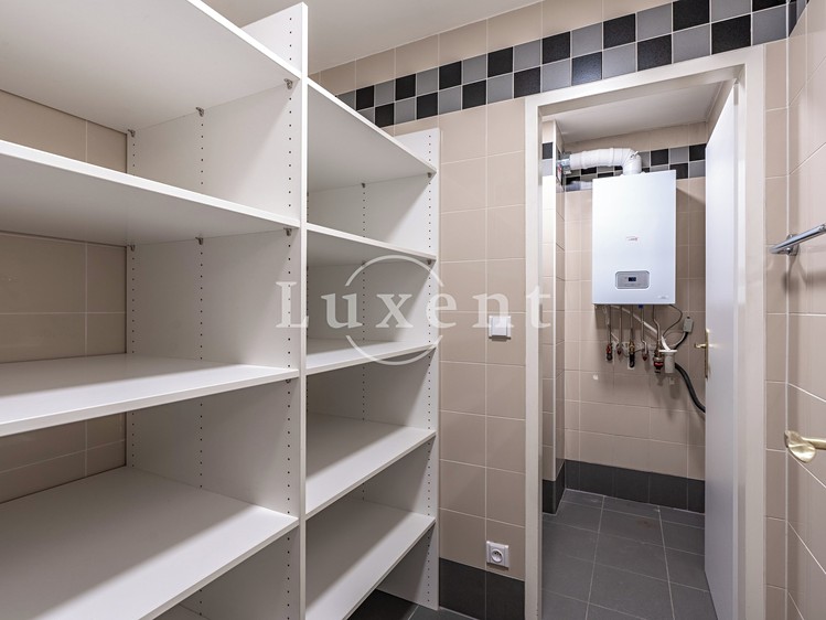 Pronájem bytu 4+kk 156 m² - foto 8