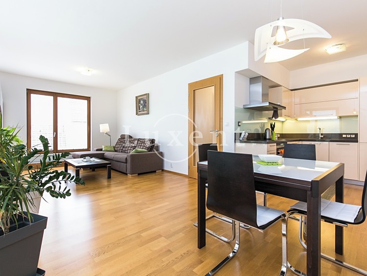 Pronájem bytu 2+kk 65 m² - foto 1