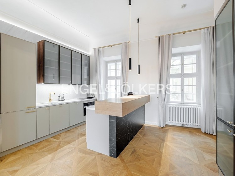 Pronájem bytu 4+kk 161 m² - foto 3