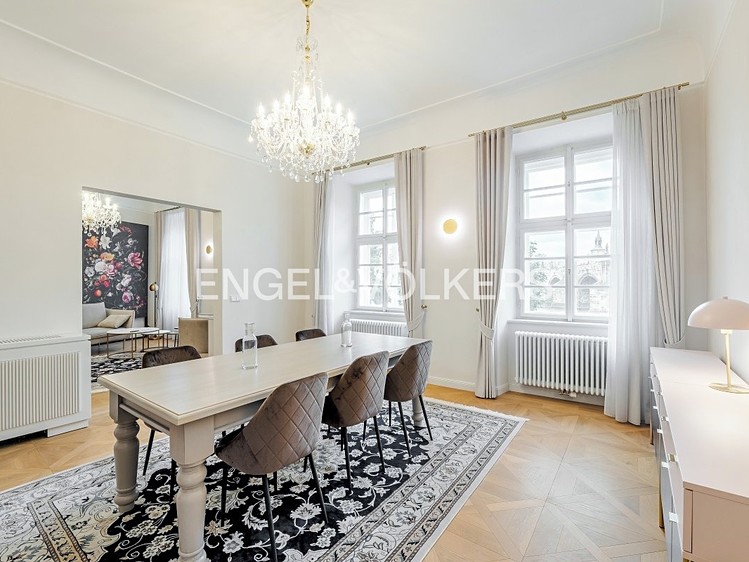 Pronájem bytu 4+kk 161 m² - foto 1