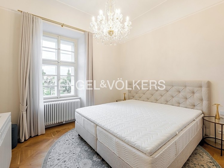 Pronájem bytu 4+kk 161 m² - foto 7