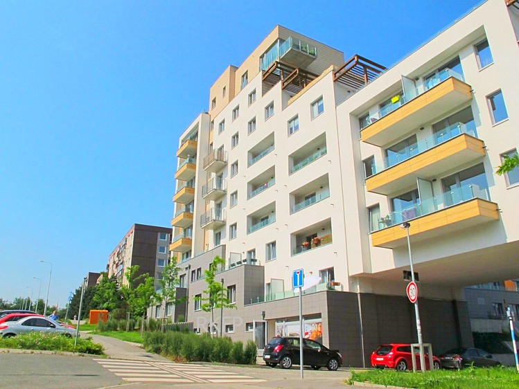 Pronájem bytu 1+kk 32 m² - foto 1