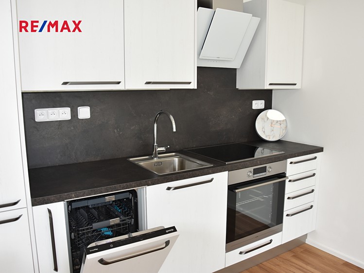 Pronájem bytu 1+kk 33 m² - foto 4