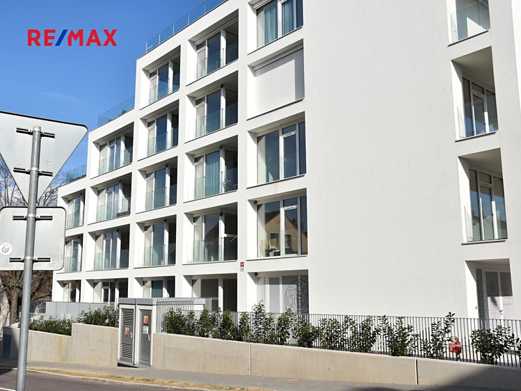 Pronájem bytu 1+kk 33 m² - foto 2