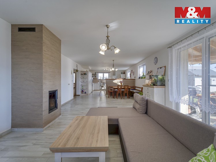 Prodej rodinného domu 188 m², pozemek 906 m² - foto 3