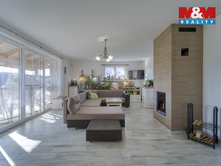 Prodej rodinného domu 188 m², pozemek 906 m² - foto 4