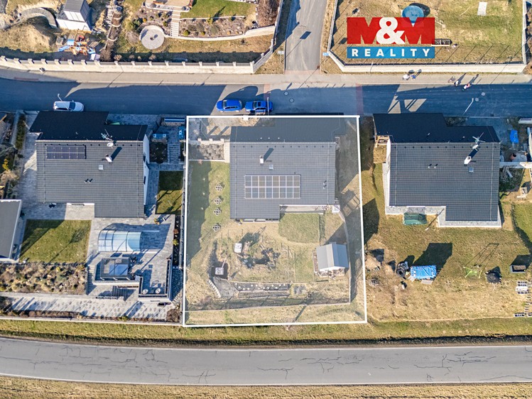 Prodej rodinného domu 188 m², pozemek 906 m² - foto 1