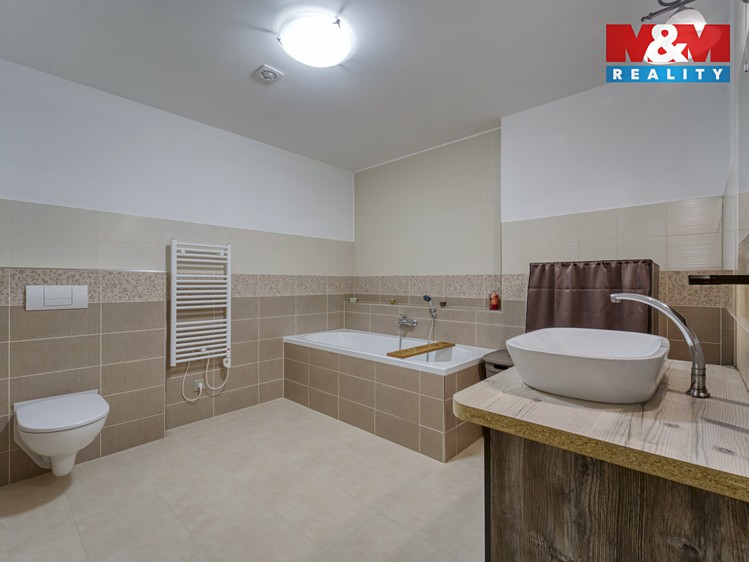 Prodej rodinného domu 188 m², pozemek 906 m² - foto 5
