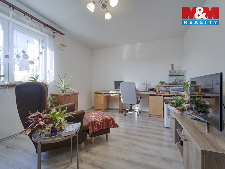 Prodej rodinného domu 188 m², pozemek 906 m² - foto 7