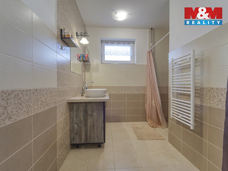 Prodej rodinného domu 188 m², pozemek 906 m² - foto 6