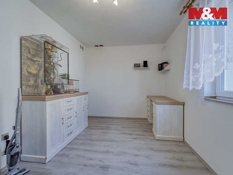 Prodej rodinného domu 188 m², pozemek 906 m² - foto 8