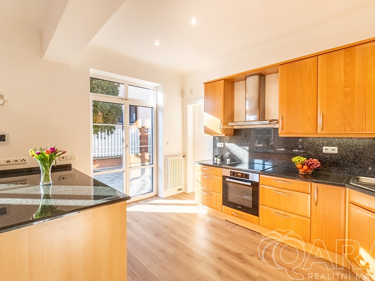 Prodej rodinného domu 509 m², pozemek 946 m² - foto 6