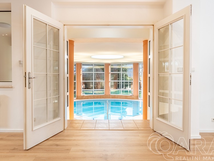 Prodej rodinného domu 509 m², pozemek 946 m² - foto 8